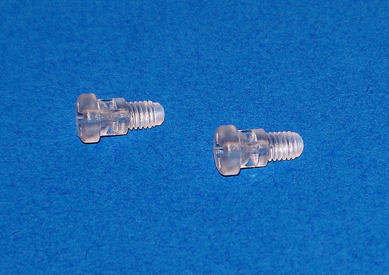 Jeu de 2 vis plastique spéciales pour feu avant ALFA ROMEO ALFETTA 2000